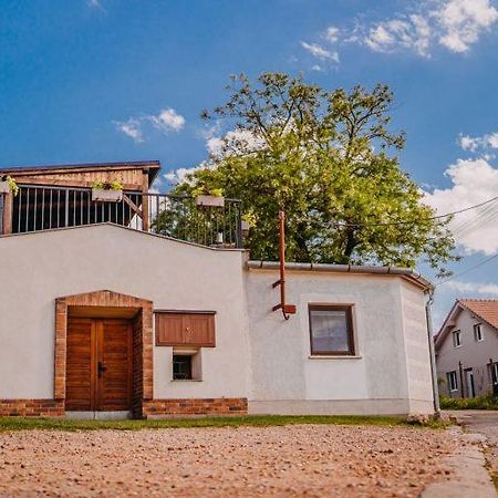 Deduv Sklep Appartement Hlohovec Buitenkant foto