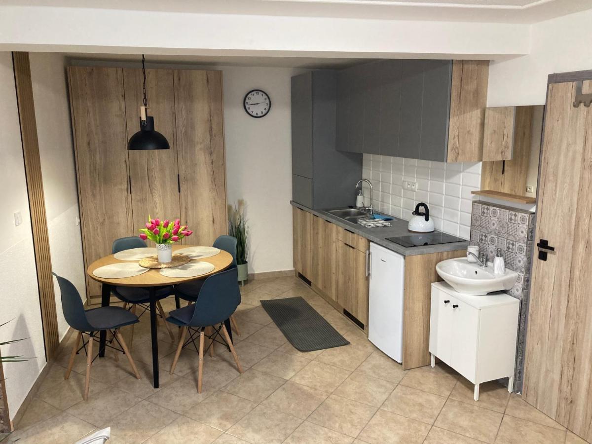 Deduv Sklep Appartement Hlohovec Buitenkant foto