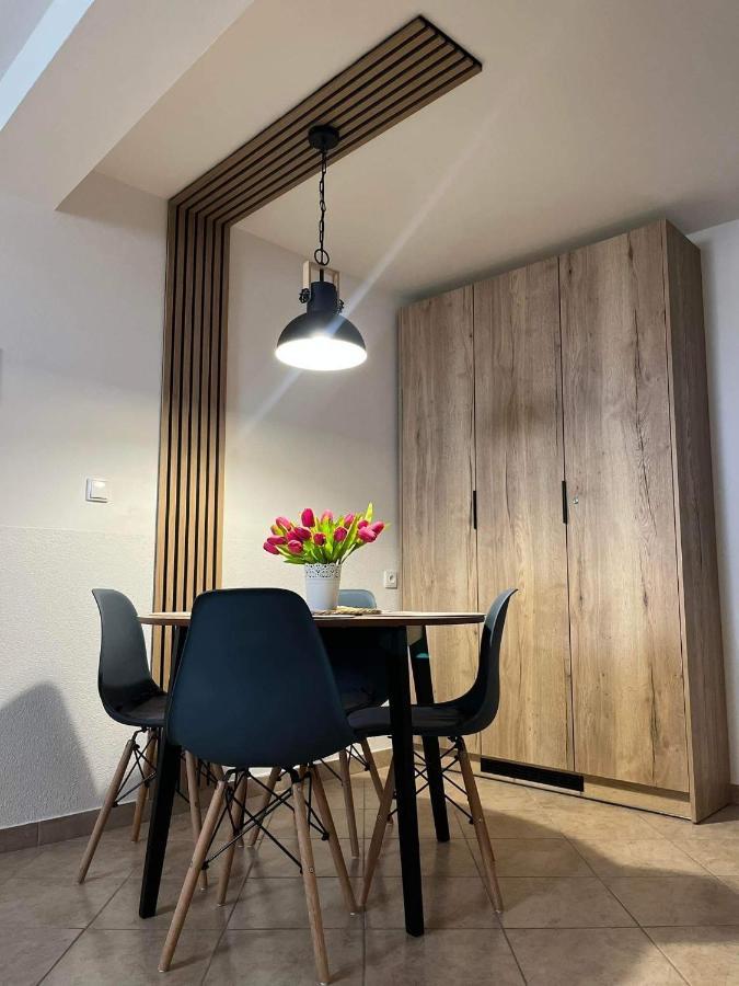 Deduv Sklep Appartement Hlohovec Buitenkant foto