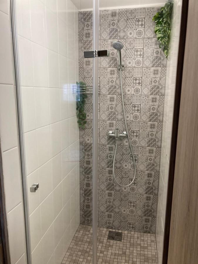 Deduv Sklep Appartement Hlohovec Buitenkant foto
