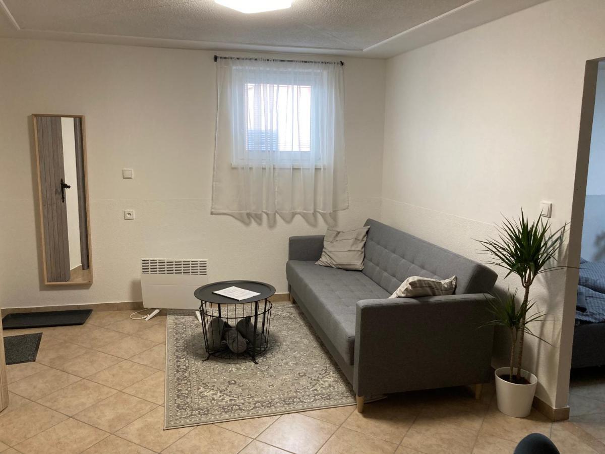 Deduv Sklep Appartement Hlohovec Buitenkant foto